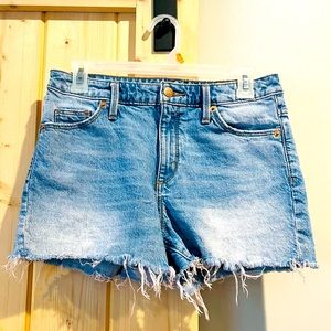 Denim cutoff light wash shorts. High-waisted.